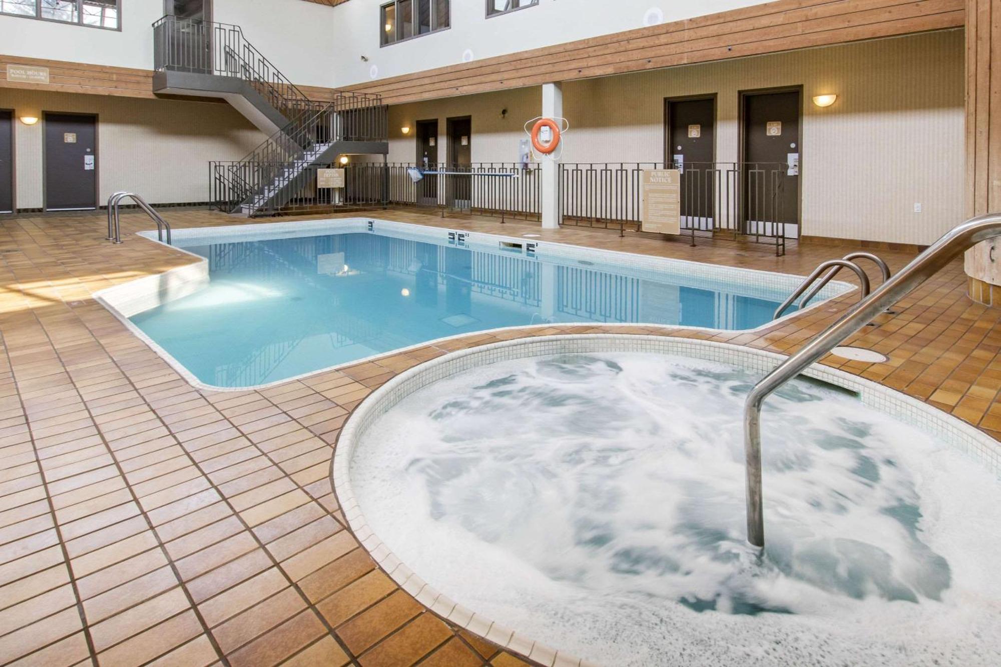 Flamingo Hotel Medicine Hat Exterior foto