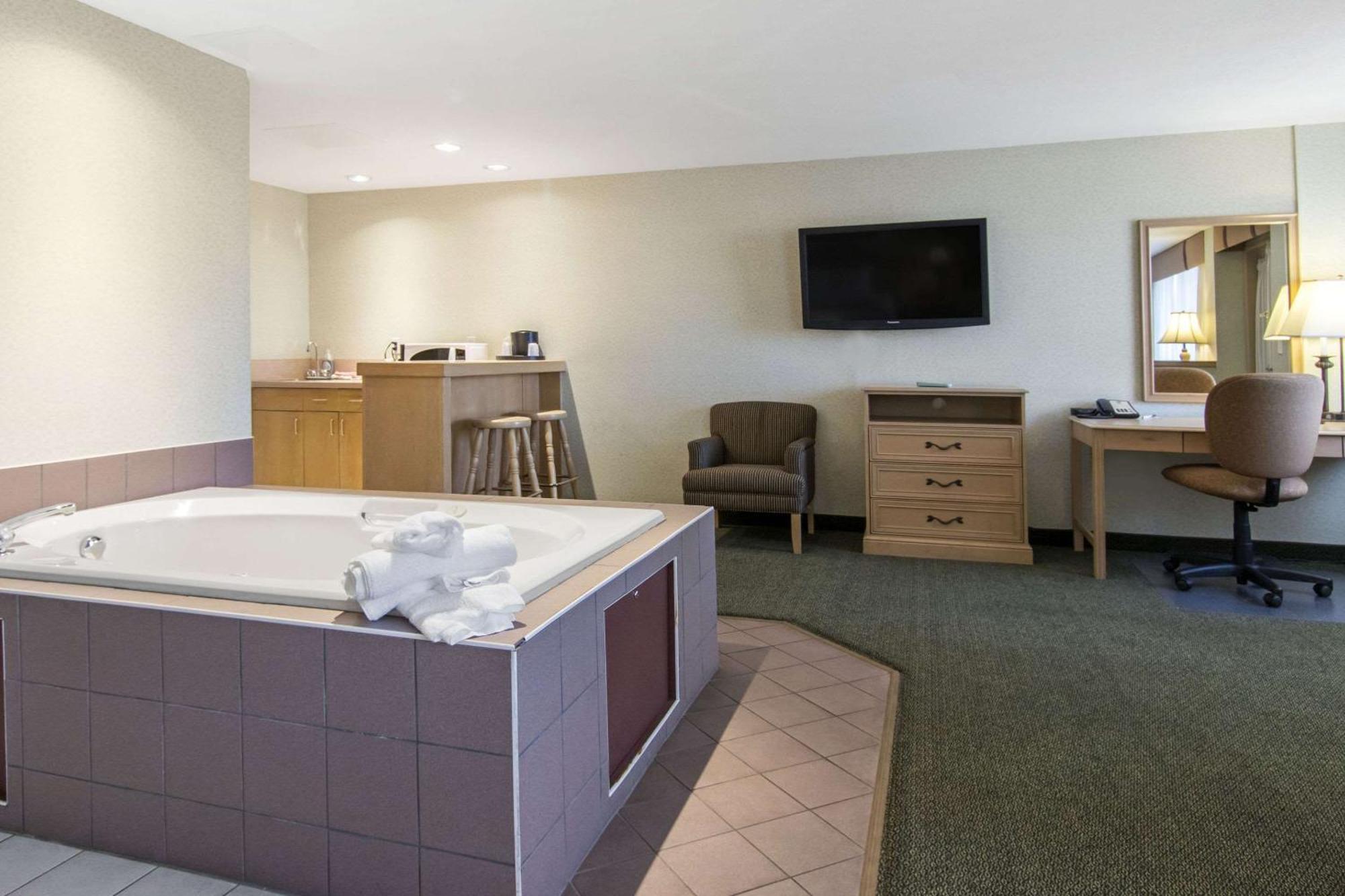 Flamingo Hotel Medicine Hat Exterior foto
